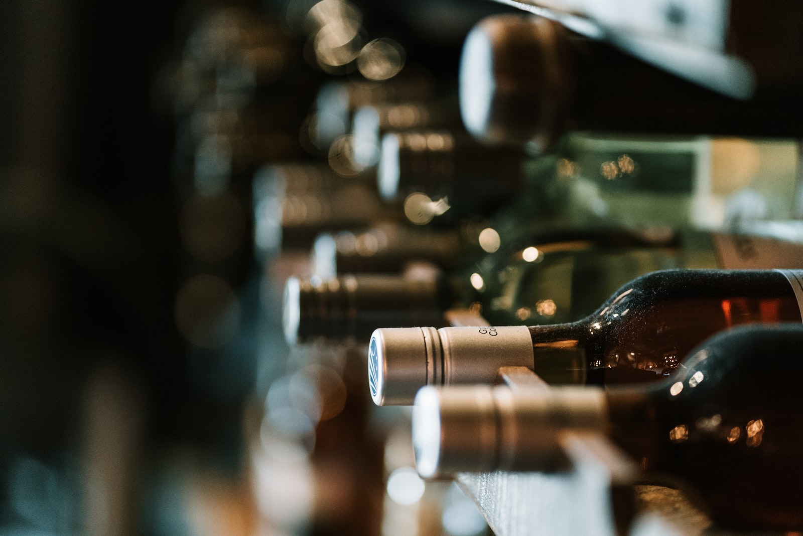 Como escolher um bom vinho: dicas práticas para iniciantes